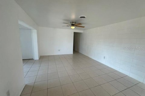Immobilier commercial à vendre à Punta Gorda, Floride: 4 chambres, 194.72 m2 № 2094498 - photo 7