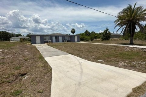 Commercial property in Punta Gorda, Florida 4 bedrooms, 194.72 sq.m. № 2094498