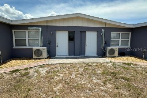 Immobilier commercial à vendre à Punta Gorda, Floride: 4 chambres, 194.72 m2 № 2094498 - photo 4