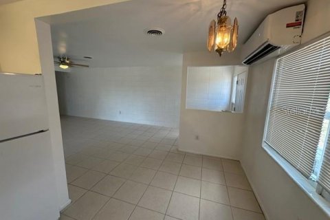 Immobilier commercial à vendre à Punta Gorda, Floride: 4 chambres, 194.72 m2 № 2094498 - photo 6