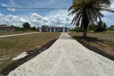 Immobilier commercial à vendre à Punta Gorda, Floride: 4 chambres, 194.72 m2 № 2094498 - photo 2