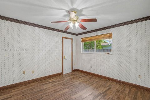 House in Palmetto Bay, Florida 4 bedrooms, 261.8 sq.m. № 2244027 - photo 15