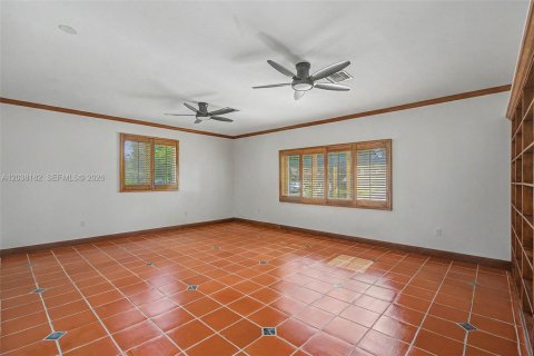 House in Palmetto Bay, Florida 4 bedrooms, 261.8 sq.m. № 2244027 - photo 9
