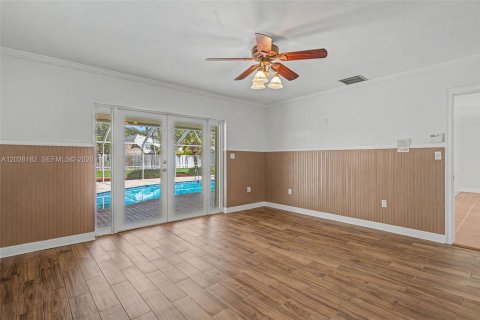 House in Palmetto Bay, Florida 4 bedrooms, 261.8 sq.m. № 2244027 - photo 12
