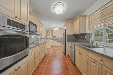 House in Palmetto Bay, Florida 4 bedrooms, 261.8 sq.m. № 2244027 - photo 4