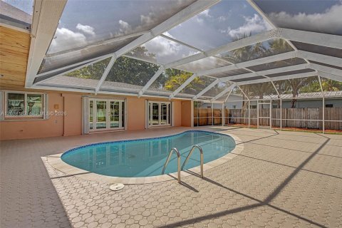 House in Palmetto Bay, Florida 4 bedrooms, 261.8 sq.m. № 2244027 - photo 21