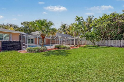 House in Palmetto Bay, Florida 4 bedrooms, 261.8 sq.m. № 2244027 - photo 23