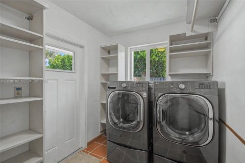 House in Palmetto Bay, Florida 4 bedrooms, 261.8 sq.m. № 2244027 - photo 19