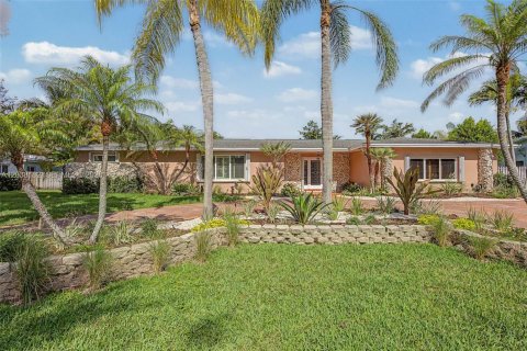 House in Palmetto Bay, Florida 4 bedrooms, 261.8 sq.m. № 2244027