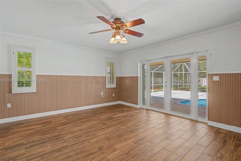 House in Palmetto Bay, Florida 4 bedrooms, 261.8 sq.m. № 2244027 - photo 11