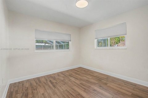 House in Palmetto Bay, Florida 4 bedrooms, 261.8 sq.m. № 2244027 - photo 17