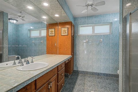House in Palmetto Bay, Florida 4 bedrooms, 261.8 sq.m. № 2244027 - photo 13
