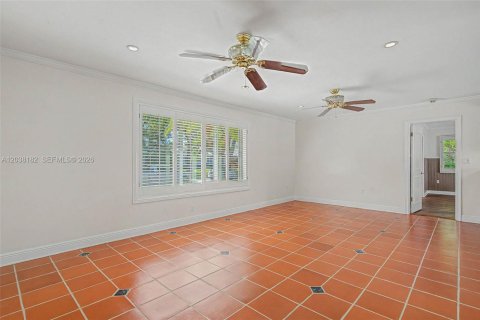 House in Palmetto Bay, Florida 4 bedrooms, 261.8 sq.m. № 2244027 - photo 2