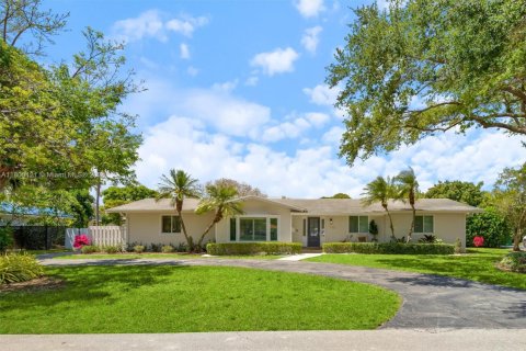 House in Palmetto Bay, Florida 4 bedrooms, 198.07 sq.m. № 1728680 - photo 1