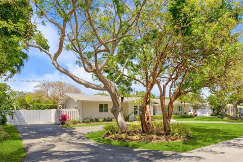 House in Palmetto Bay, Florida 4 bedrooms, 198.07 sq.m. № 1728680 - photo 2