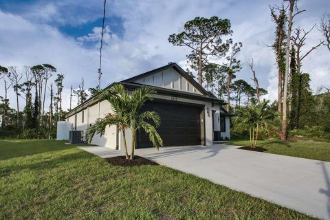 Villa ou maison à vendre à North Port, Floride: 3 chambres, 174.19 m2 № 2406634 - photo 2