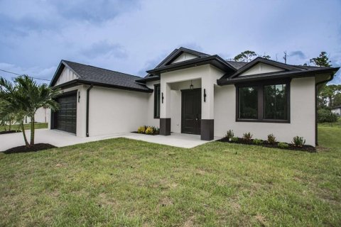 Villa ou maison à vendre à North Port, Floride: 3 chambres, 174.19 m2 № 2406634 - photo 3