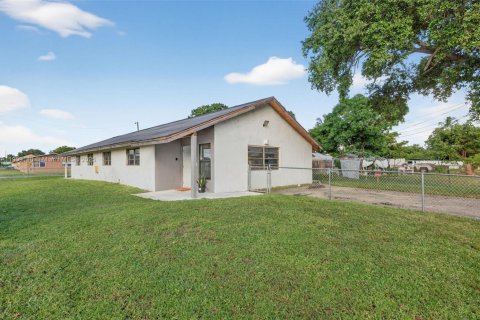 Снять в аренду виллу или дом в Дания-Бич, Флорида 3 спальни, 224.45м2, № 1966529 - фото 29