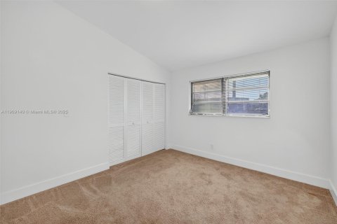 Снять в аренду виллу или дом в Дания-Бич, Флорида 3 спальни, 224.45м2, № 1966529 - фото 19