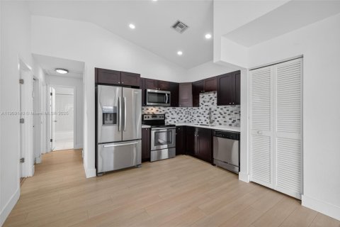 Снять в аренду виллу или дом в Дания-Бич, Флорида 3 спальни, 224.45м2, № 1966529 - фото 8