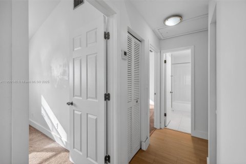 Снять в аренду виллу или дом в Дания-Бич, Флорида 3 спальни, 224.45м2, № 1966529 - фото 18