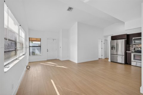 Снять в аренду виллу или дом в Дания-Бич, Флорида 3 спальни, 224.45м2, № 1966529 - фото 4