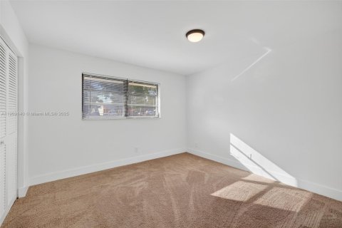 Снять в аренду виллу или дом в Дания-Бич, Флорида 3 спальни, 224.45м2, № 1966529 - фото 23