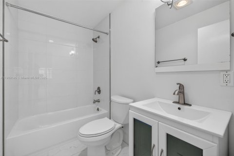 Снять в аренду виллу или дом в Дания-Бич, Флорида 3 спальни, 224.45м2, № 1966529 - фото 22