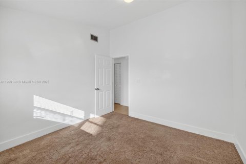 Снять в аренду виллу или дом в Дания-Бич, Флорида 3 спальни, 224.45м2, № 1966529 - фото 21