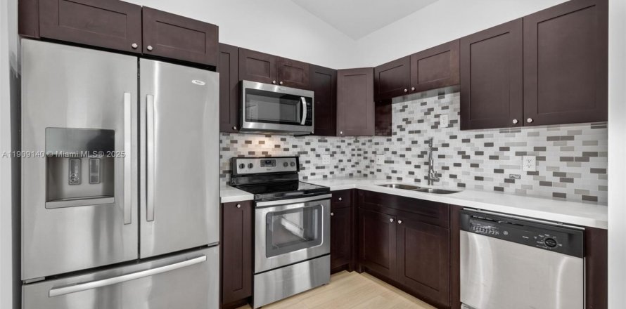 Дом в Дания-Бич, Флорида 3 спальни, 224.45м2 № 1966529