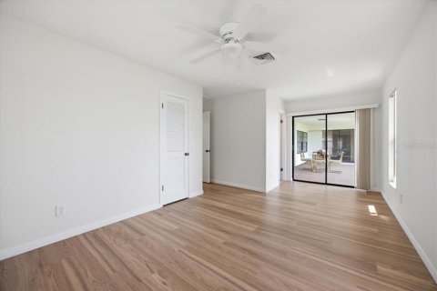House in Winter Haven, Florida 4 bedrooms, 214.79 sq.m. № 2230958 - photo 26