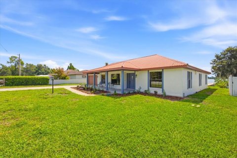 House in Winter Haven, Florida 4 bedrooms, 214.79 sq.m. № 2230958 - photo 5