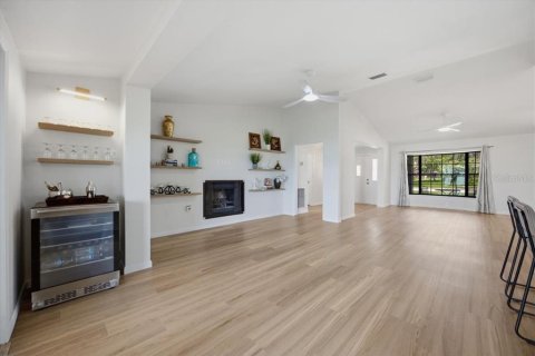 House in Winter Haven, Florida 4 bedrooms, 214.79 sq.m. № 2230958 - photo 14