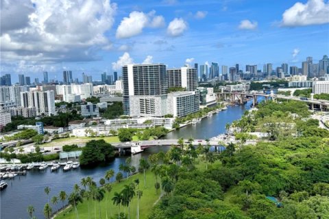 Condominio en alquiler en Miami, Florida, 2 dormitorios, 100.98 m2 № 1978523 - foto 3