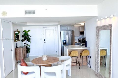 Condominio en alquiler en Miami, Florida, 2 dormitorios, 100.98 m2 № 1978523 - foto 8