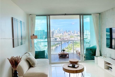 Condominio en alquiler en Miami, Florida, 2 dormitorios, 100.98 m2 № 1978523 - foto 18