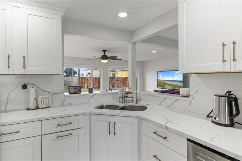 House in Port Charlotte, Florida 3 bedrooms, 182.65 sq.m. № 1635145 - photo 12