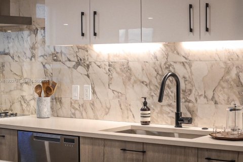 Снять в аренду квартиру в Форт-Лодердейл, Флорида 1 спальня, 97.73м2, № 1992378 - фото 10