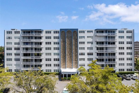 Condo in Hallandale Beach, Florida, 2 bedrooms  № 1728206 - photo 3