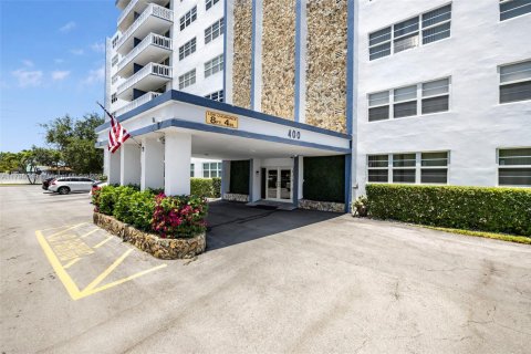 Condo in Hallandale Beach, Florida, 2 bedrooms  № 1728206 - photo 4