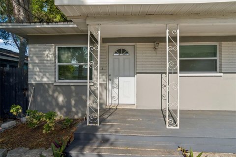 Casa en venta en Tampa, Florida, 3 dormitorios, 84.73 m2 № 2215632 - foto 10