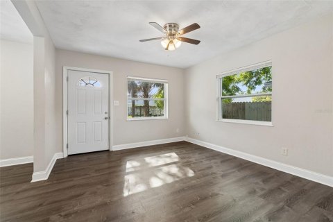 Casa en venta en Tampa, Florida, 3 dormitorios, 84.73 m2 № 2215632 - foto 16