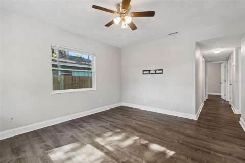 Casa en venta en Tampa, Florida, 3 dormitorios, 84.73 m2 № 2215632 - foto 13