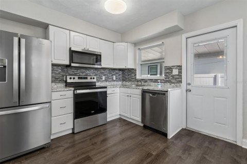 Casa en venta en Tampa, Florida, 3 dormitorios, 84.73 m2 № 2215632 - foto 21