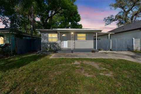 Casa en Tampa, Florida 3 dormitorios, 84.73 m2 № 2215632