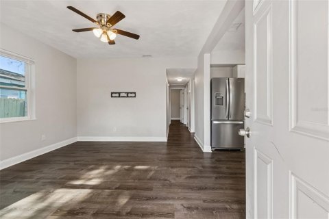 Casa en venta en Tampa, Florida, 3 dormitorios, 84.73 m2 № 2215632 - foto 11