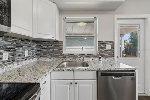 Casa en venta en Tampa, Florida, 3 dormitorios, 84.73 m2 № 2215632 - foto 24