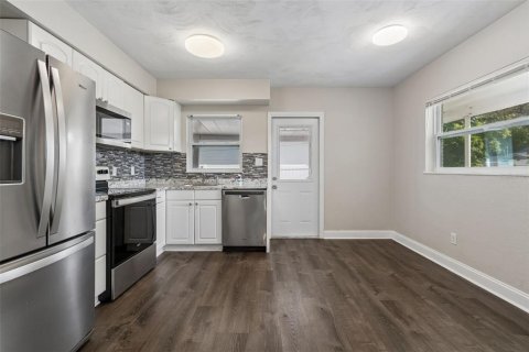 Casa en venta en Tampa, Florida, 3 dormitorios, 84.73 m2 № 2215632 - foto 19