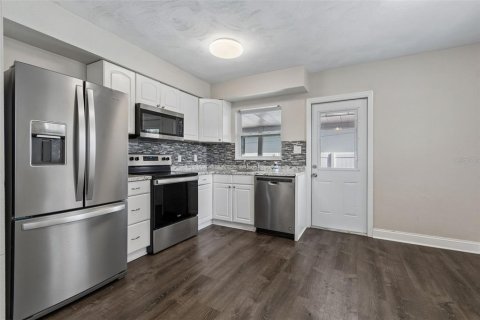 Casa en venta en Tampa, Florida, 3 dormitorios, 84.73 m2 № 2215632 - foto 20