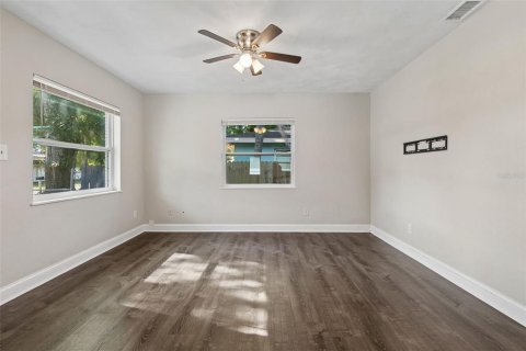 Casa en venta en Tampa, Florida, 3 dormitorios, 84.73 m2 № 2215632 - foto 17